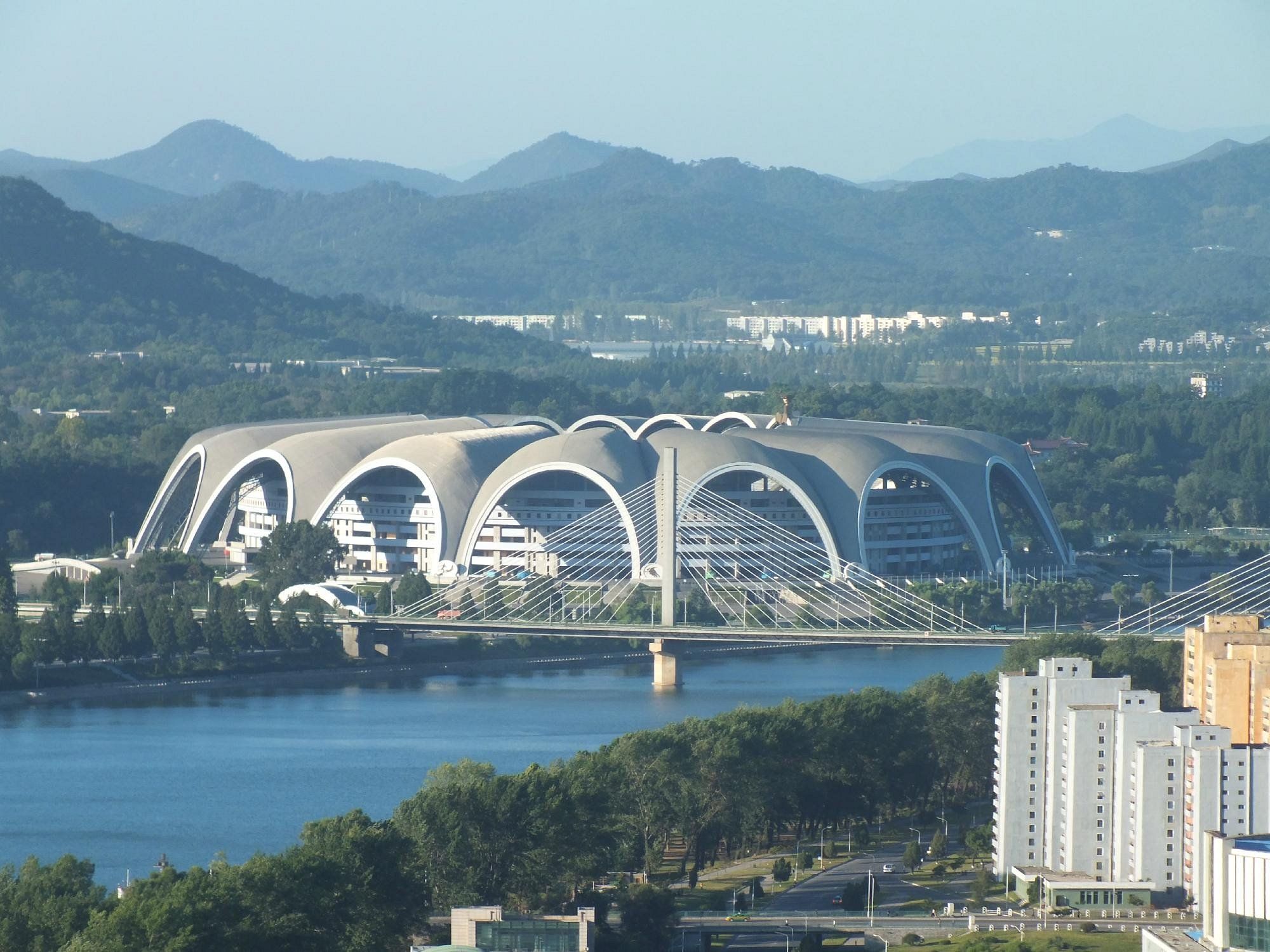 Стадион Первого Мая - самый большой стадион мира
